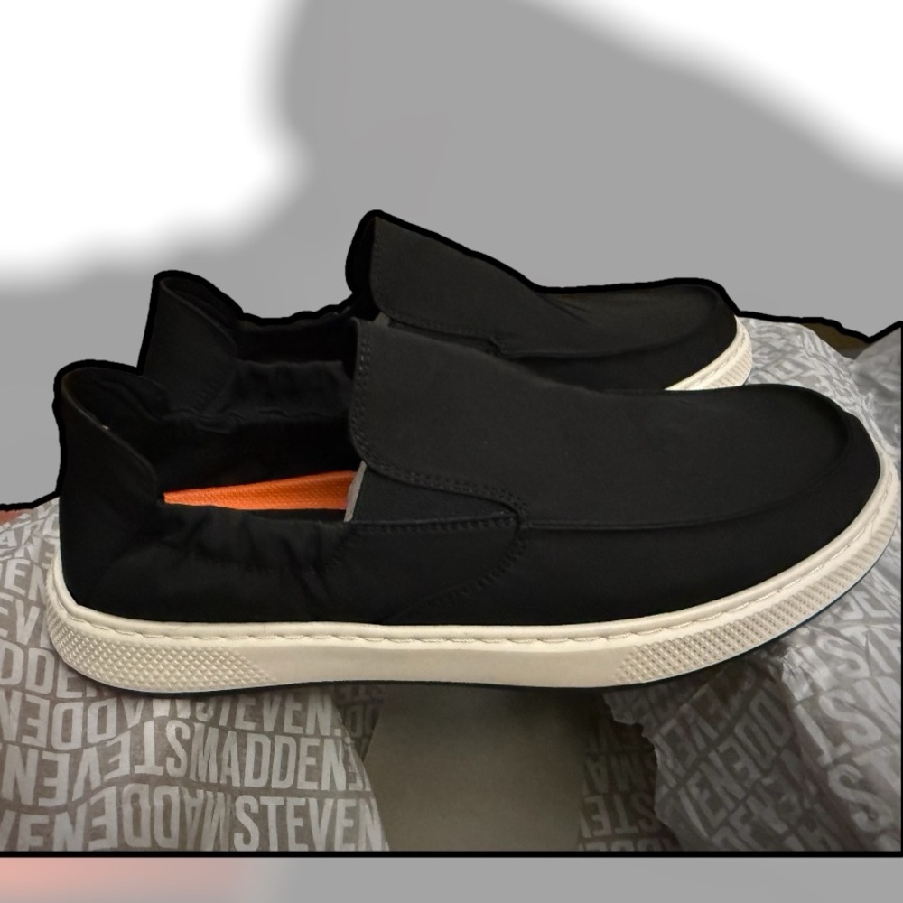 Steve Madden Men's Nellis slip-on loafer/sneaker in black fabric, size 10 NEW